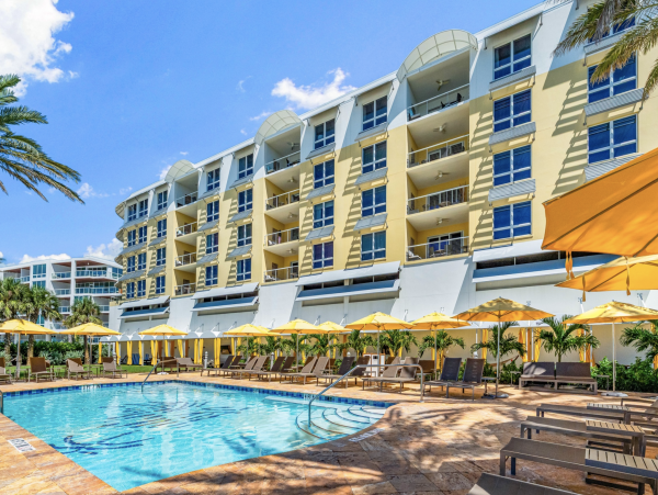 Siesta Key luxury  On Beach Walk to Restaurants & Shopping